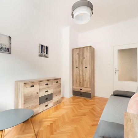 Plac Zbawiciela 3-Bedroom Apartment วอร์ซอ ภายนอก รูปภาพ