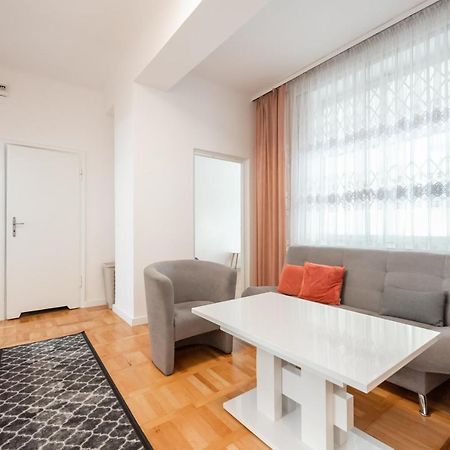 Plac Zbawiciela 3-Bedroom Apartment วอร์ซอ ภายนอก รูปภาพ