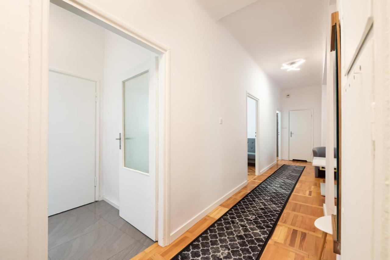 Plac Zbawiciela 3-Bedroom Apartment วอร์ซอ ภายนอก รูปภาพ