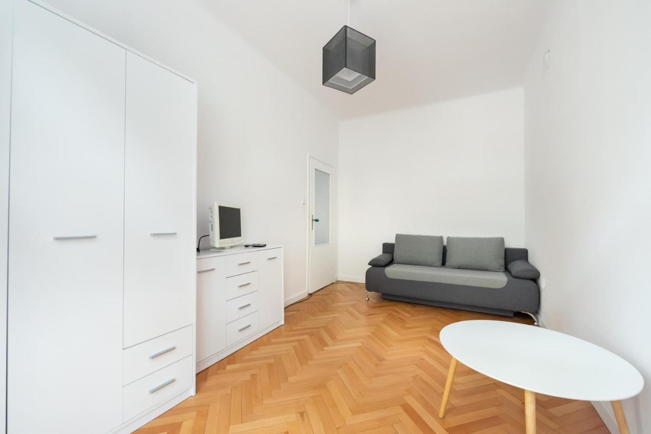 Plac Zbawiciela 3-Bedroom Apartment วอร์ซอ ภายนอก รูปภาพ
