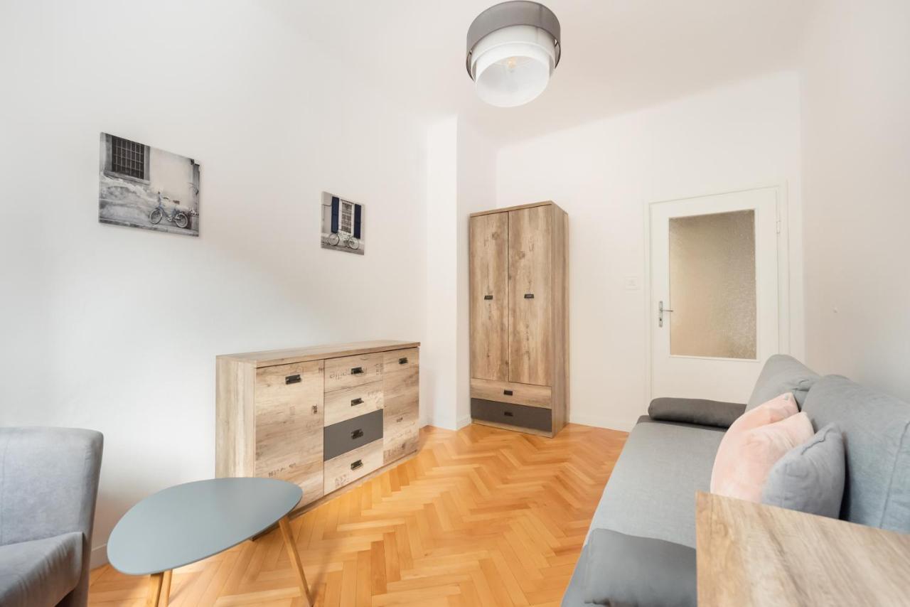 Plac Zbawiciela 3-Bedroom Apartment วอร์ซอ ภายนอก รูปภาพ