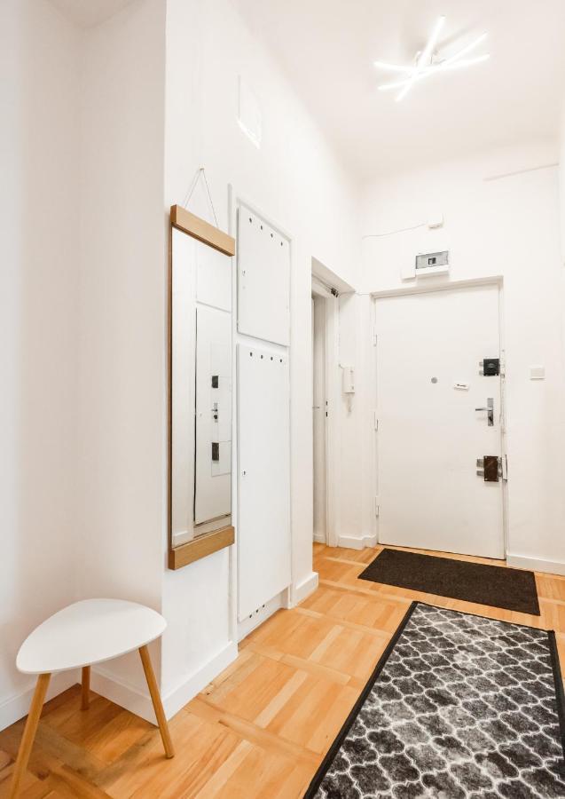 Plac Zbawiciela 3-Bedroom Apartment วอร์ซอ ภายนอก รูปภาพ